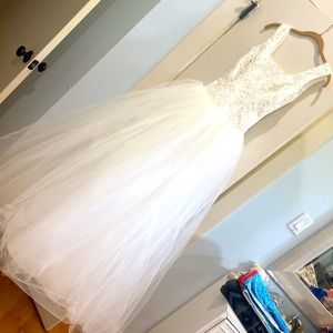 Gorgeous size 2 wedding dress